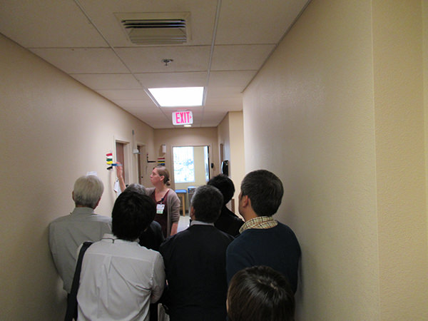 診療所内の廊下（診察室前）